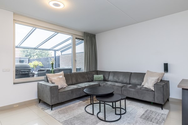 Foto - Te koop: In Landgraaf op een zeer kindvriendelijke locatie bevindt zich deze nette en moderne instapklare energiezuinige tussenwoning uit 2008